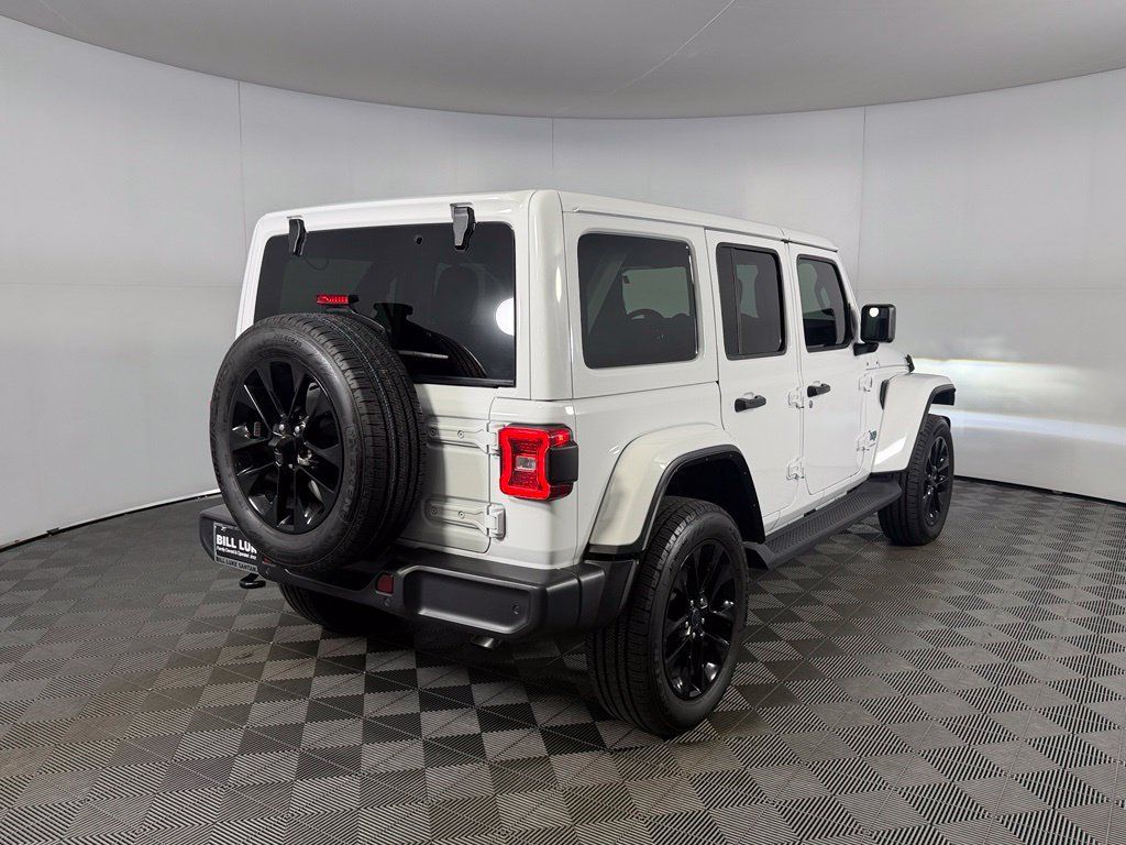 Used 2025 Jeep Wrangler Unlimited Sahara w/ Safety Group AWD/4WD image 7