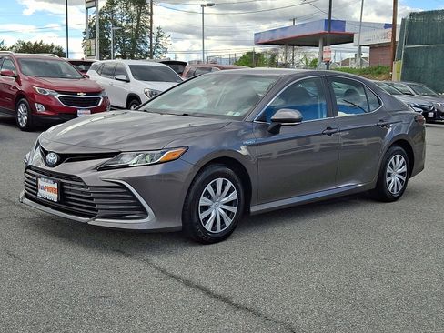 Used 2021 Toyota Camry LE FWD image 3