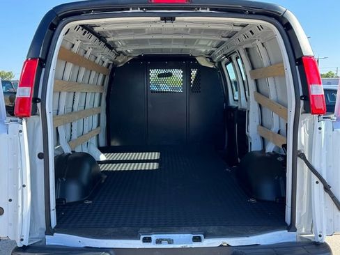 Used 2024 GMC Savana 2500 w/ Driver Convenience Package RWD image 8