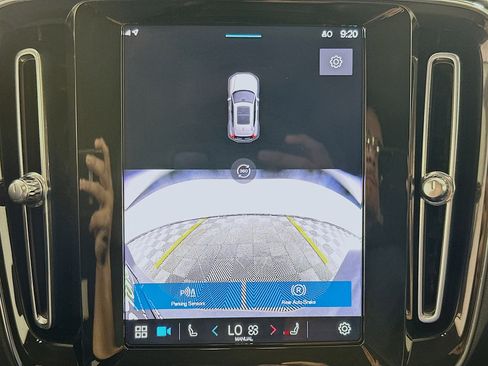 Used 2025 Volvo XC40 B5 Plus image 23