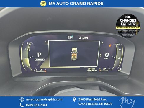 Used 2025 Mitsubishi Outlander SEL image 17