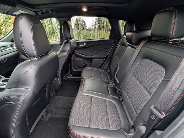 Used 2024 Ford Escape ST-Line w/ Tech Pack #1 AWD/4WD image 32
