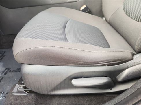 Used 2022 Toyota RAV4 LE image 18