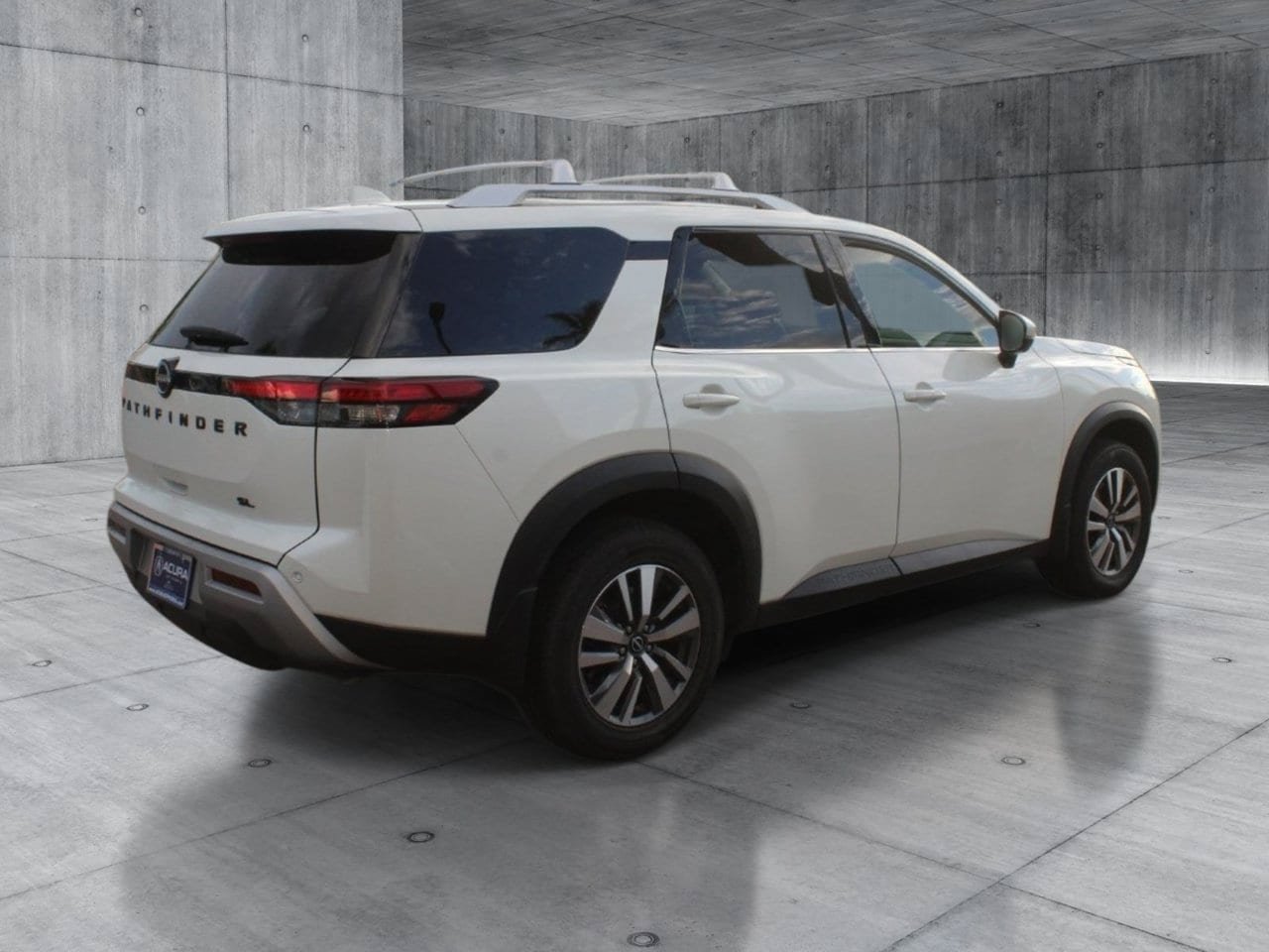 Used 2022 Nissan Pathfinder SL w/ SL Black Package FWD image 5