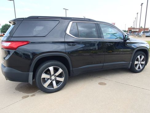 Used 2019 Chevrolet Traverse LT w/ LPO, Blackout Package AWD/4WD image 5