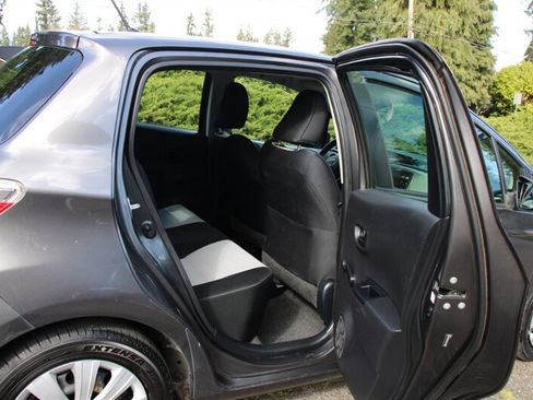 Used 2012 Toyota Yaris L image 6