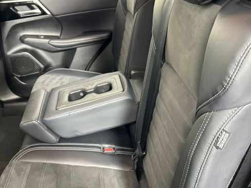 Used 2024 Mitsubishi Outlander SE image 16