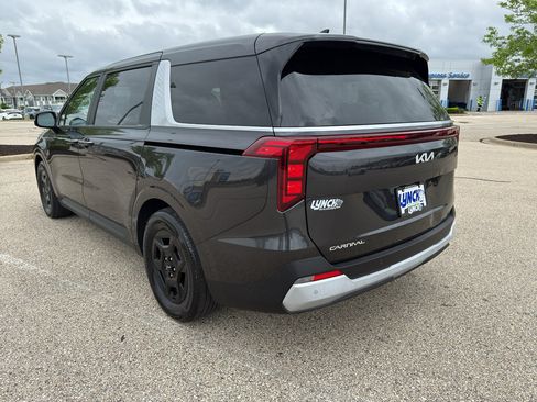 Used 2025 Kia Carnival FWD image 3