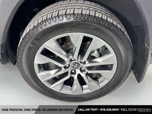 Used 2023 Toyota RAV4 XLE Premium image 30