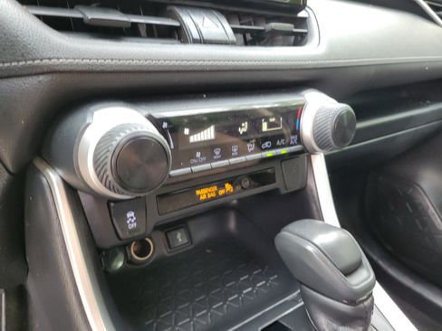 Used 2020 Toyota RAV4 LE w/ Carpet Mat Package FWD image 18