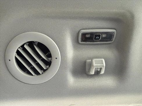 Used 2023 Ford Explorer Limited image 18