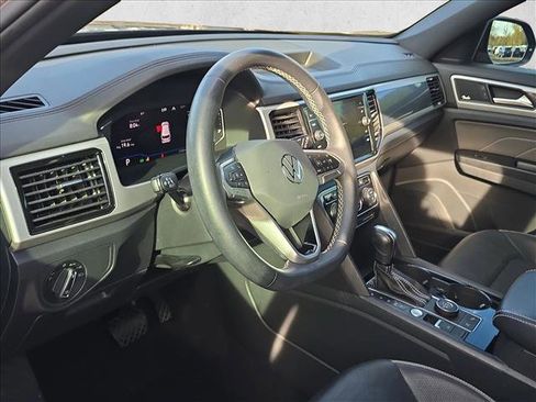 Used 2021 Volkswagen Atlas Cross Sport SEL Premium image 9