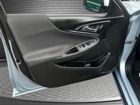 Used 2017 Chevrolet Malibu LT FWD image 19