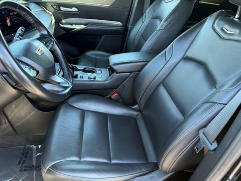 Used 2025 Cadillac XT4 Premium Luxury FWD image 13