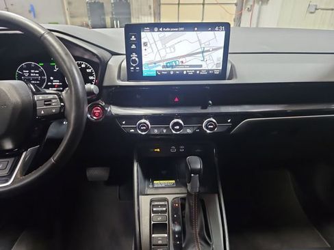 Used 2025 Honda CR-V Sport Touring image 17