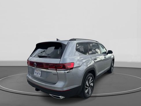 Used 2025 Volkswagen Atlas SE AWD/4WD image 5