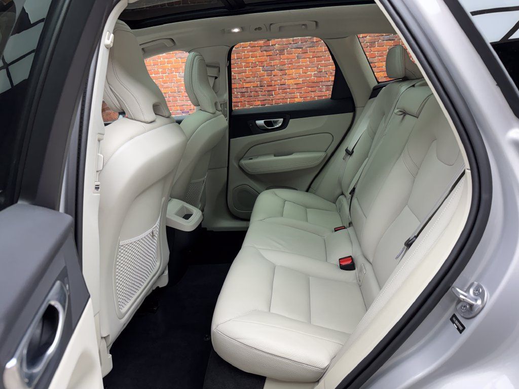 Used 2024 Volvo XC60 B5 Core w/ Protection Package Premier AWD/4WD image 23