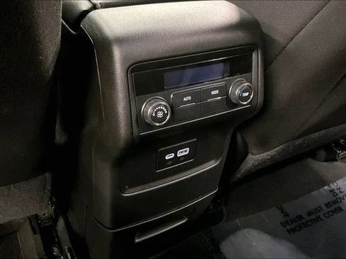 Used 2023 GMC Acadia SLE FWD image 32