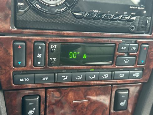 Used 2002 Lincoln LS image 26