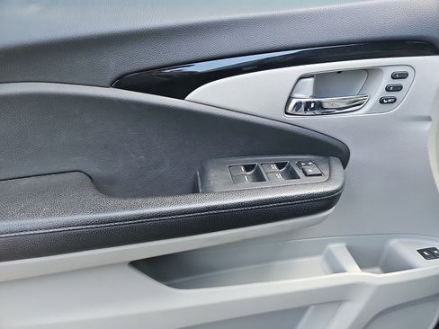 Used 2019 Honda Pilot Touring image 12