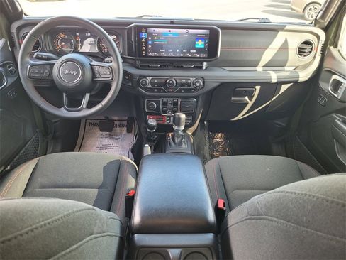 Used 2024 Jeep Wrangler Unlimited Rubicon image 15