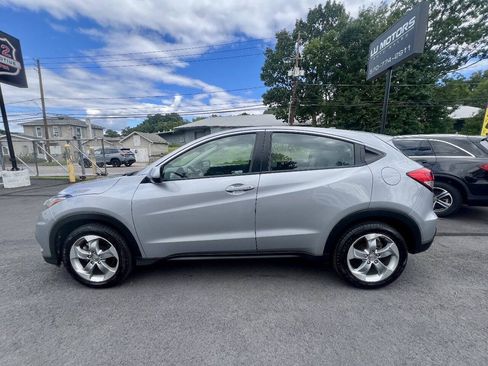 Used 2022 Honda HR-V LX image 2