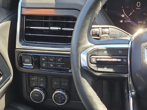Used 2025 GMC Yukon Denali AWD/4WD image 26