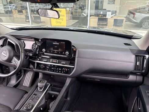 Used 2025 Nissan Pathfinder SV AWD/4WD image 38