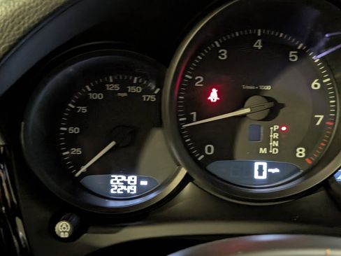 Certified 2025 Porsche Macan image 35