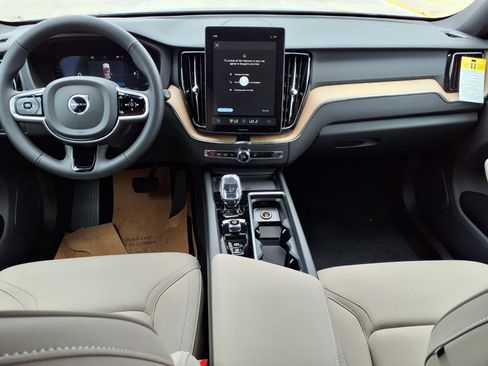 New 2026 Volvo XC60 B5 Core w/ Climate Package AWD/4WD image 11
