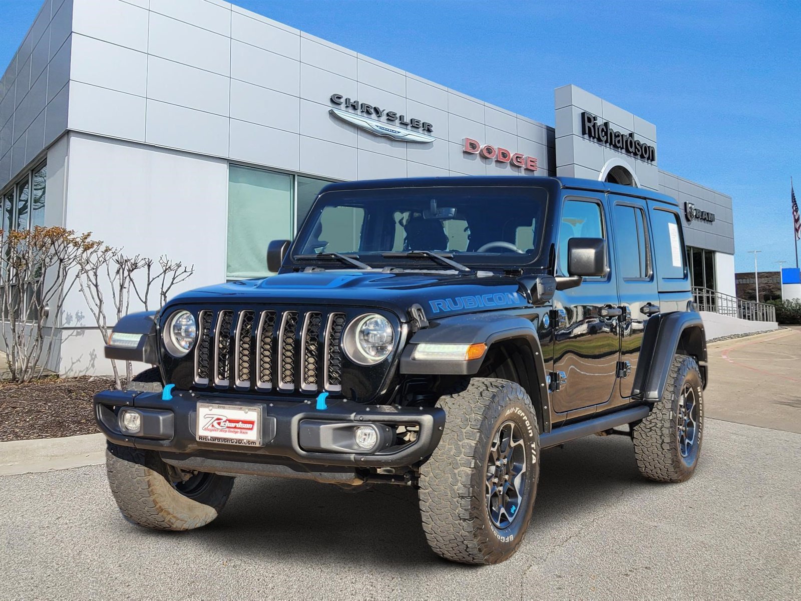 Used 2023 Jeep Wrangler Unlimited Rubicon 4xe w/ Steel Bumper Group AWD/4WD image 2