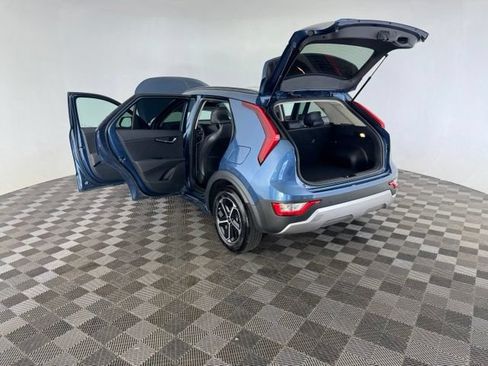 Certified 2025 Kia Niro EX FWD image 16