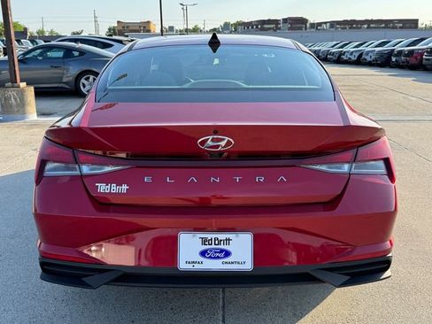 Used 2023 Hyundai Elantra SEL w/ Convenience Package FWD image 9