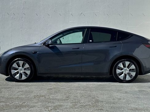 Used 2023 Tesla Model Y Long Range AWD/4WD image 6