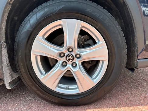 Used 2021 Toyota Highlander LE image 33