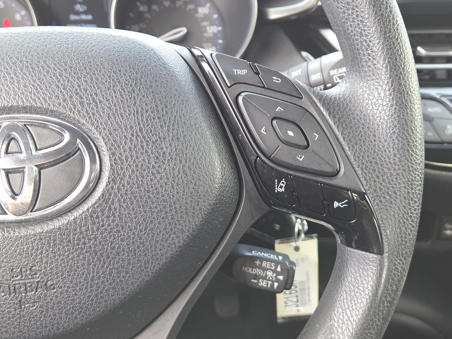 Used 2019 Toyota C-HR LE FWD image 7