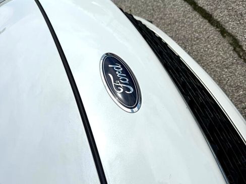 Used 2021 Ford Escape SE image 25