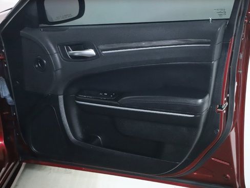 Used 2022 Chrysler 300 Touring w/ Sport Appearance Package image 31