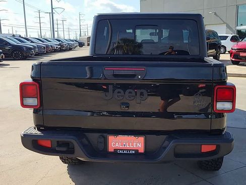 Used 2023 Jeep Gladiator Sport AWD/4WD image 7