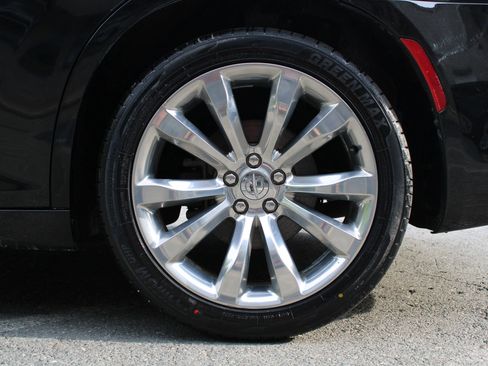 Used 2018 Chrysler 300 Limited image 26