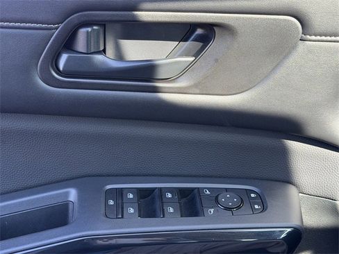 Used 2024 Nissan Pathfinder SV image 23