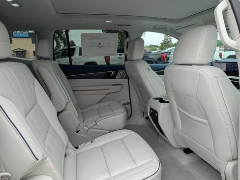 New 2026 Buick Enclave Avenir w/ Super Cruise Package AWD/4WD image 28