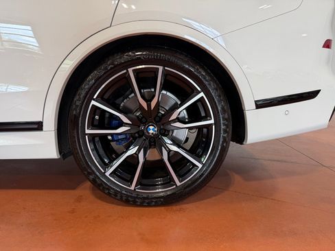 Used 2022 BMW X7 xDrive40i w/ M Sport Package AWD/4WD image 14