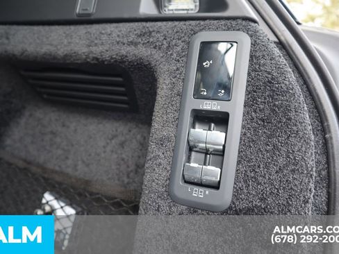 Used 2025 Land Rover Range Rover Long Wheelbase SE image 25