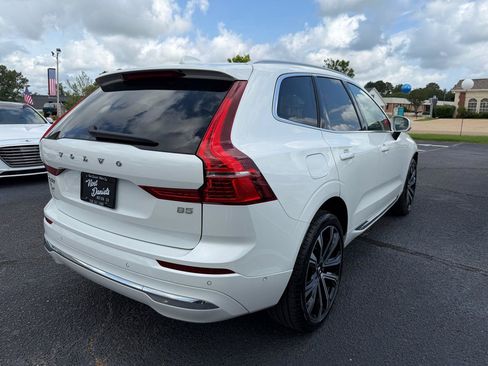 Used 2023 Volvo XC60 B5 Ultimate w/ Climate Package FWD image 5