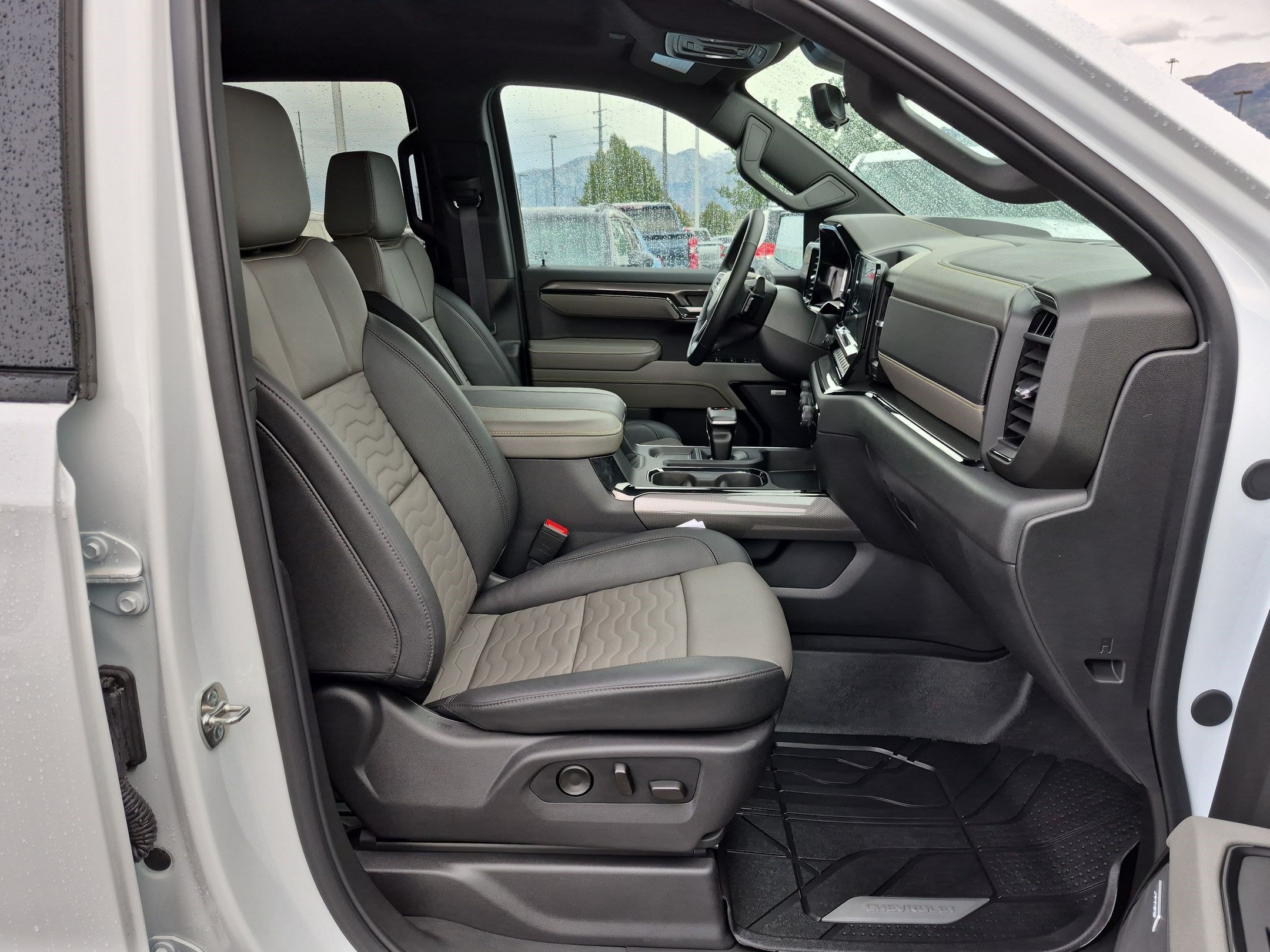 Used 2026 Chevrolet Silverado 1500 ZR2 w/ LPO, Dark Essentials Package AWD/4WD image 31