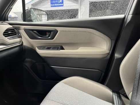 Used 2026 Subaru Forester Premium AWD/4WD image 17