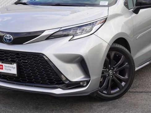 Used 2024 Toyota Sienna XSE image 5