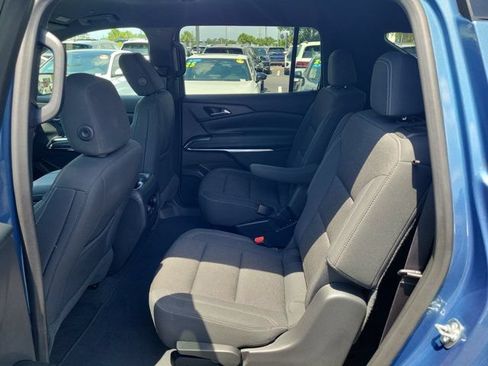 Used 2025 Chevrolet Traverse LT FWD image 13