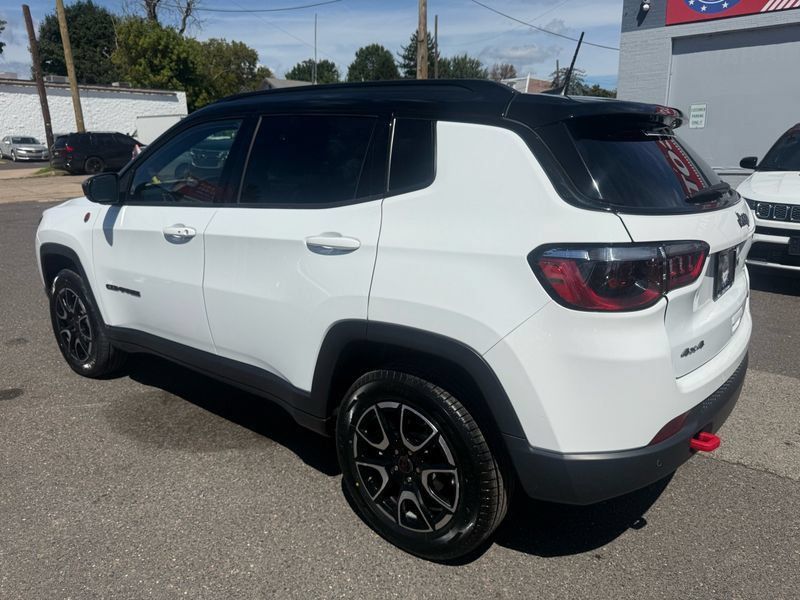 Used 2025 Jeep Compass Trailhawk AWD/4WD image 3